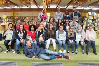 Der Genderfrage auf der Spur - angehende Erzieher recherchieren in der Bücherei Der Genderfrage auf der Spur - angehende Erzieher recherchieren in der Bücherei