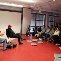 Der Steppenwolf trabt durch das HKG Der Steppenwolf trabt durch das HKG