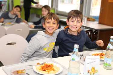 Die Mensa hat wieder geöffnet! Die Mensa hat wieder geöffnet!