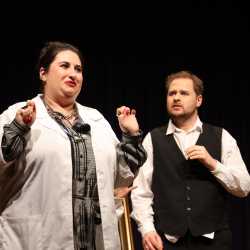 „Die Physiker“ – Ein Theaterabend zwischen Genie, Wahnsinn und Verantwortung „Die Physiker“ – Ein Theaterabend zwischen Genie, Wahnsinn und Verantwortung