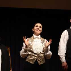 „Die Physiker“ – Ein Theaterabend zwischen Genie, Wahnsinn und Verantwortung „Die Physiker“ – Ein Theaterabend zwischen Genie, Wahnsinn und Verantwortung