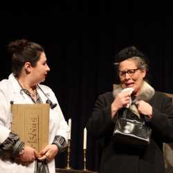 „Die Physiker“ – Ein Theaterabend zwischen Genie, Wahnsinn und Verantwortung „Die Physiker“ – Ein Theaterabend zwischen Genie, Wahnsinn und Verantwortung