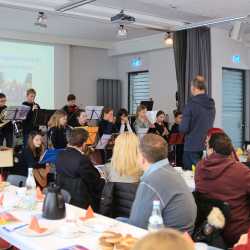 Ein Haus mit vielen Zimmern Ein Haus mit vielen Zimmern