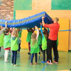 Ein Haus mit vielen Zimmern Ein Haus mit vielen Zimmern