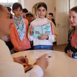 Ein unvergesslicher Vormittag: Gregor Hägele rockt die Zinzendorfschulen Ein unvergesslicher Vormittag: Gregor Hägele rockt die Zinzendorfschulen