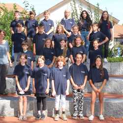 Ellenbogen-Check und Schokolade zur Begrüßung Ellenbogen-Check und Schokolade zur Begrüßung