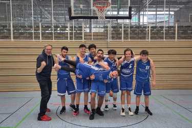 Erfolgreicher Saisonabschluss unserer Basketballer in Denzlingen Erfolgreicher Saisonabschluss unserer Basketballer in Denzlingen