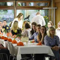 Erinnern. Verbinden. Feiern. – Wo Gemeinschaft über Generationen hinweg lebt Erinnern. Verbinden. Feiern. – Wo Gemeinschaft über Generationen hinweg lebt