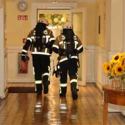 Erinnern. Verbinden. Feiern. – Wo Gemeinschaft über Generationen hinweg lebt Erinnern. Verbinden. Feiern. – Wo Gemeinschaft über Generationen hinweg lebt