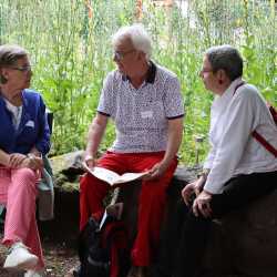 Erinnern. Verbinden. Feiern. – Wo Gemeinschaft über Generationen hinweg lebt Erinnern. Verbinden. Feiern. – Wo Gemeinschaft über Generationen hinweg lebt