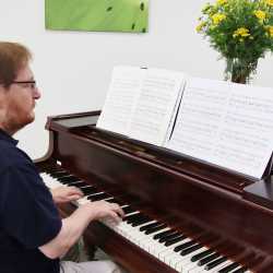 Erinnern. Verbinden. Feiern. – Wo Gemeinschaft über Generationen hinweg lebt Erinnern. Verbinden. Feiern. – Wo Gemeinschaft über Generationen hinweg lebt