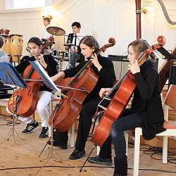 Facettenreiches Konzert der Zinzendorfschulen Facettenreiches Konzert der Zinzendorfschulen