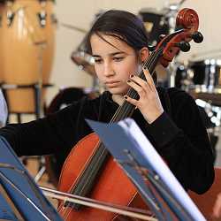 Facettenreiches Konzert der Zinzendorfschulen Facettenreiches Konzert der Zinzendorfschulen
