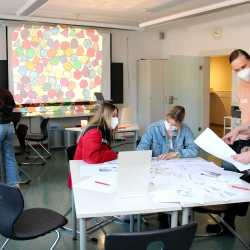 Fachschulen entwickeln Module zur Demokratiebildung Fachschulen entwickeln Module zur Demokratiebildung