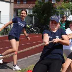 Fair Play und Teamgeist beim Sportfest der Klassen 5 bis 8 Fair Play und Teamgeist beim Sportfest der Klassen 5 bis 8