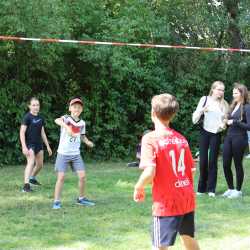 Fair Play und Teamgeist beim Sportfest der Klassen 5 bis 8 Fair Play und Teamgeist beim Sportfest der Klassen 5 bis 8