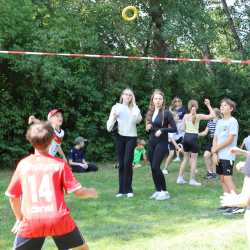 Fair Play und Teamgeist beim Sportfest der Klassen 5 bis 8 Fair Play und Teamgeist beim Sportfest der Klassen 5 bis 8