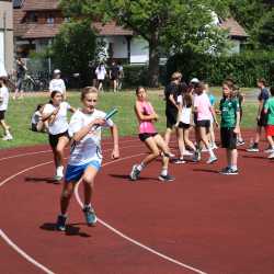 Fair Play und Teamgeist beim Sportfest der Klassen 5 bis 8 Fair Play und Teamgeist beim Sportfest der Klassen 5 bis 8