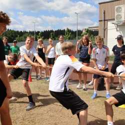 Fair Play und Teamgeist beim Sportfest der Klassen 5 bis 8 Fair Play und Teamgeist beim Sportfest der Klassen 5 bis 8