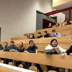 Fantastischer Erfolg beim Tag der Mathematik: Zinzendorfschüler ganz vorne unter 181 Schüler*innen aus Deutschland, Österreich und der Schweiz Fantastischer Erfolg beim Tag der Mathematik: Zinzendorfschüler ganz vorne unter 181 Schüler*innen aus Deutschland, Österreich und der Schweiz