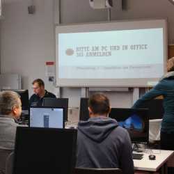 Fleißige Lehrer bilden sich fort Fleißige Lehrer bilden sich fort