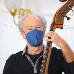 Frühlingskonzert mit bunter Vielfalt verschiedener Stilrichtungen Frühlingskonzert mit bunter Vielfalt verschiedener Stilrichtungen