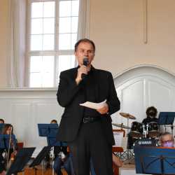 Frühlingskonzert mit bunter Vielfalt verschiedener Stilrichtungen Frühlingskonzert mit bunter Vielfalt verschiedener Stilrichtungen