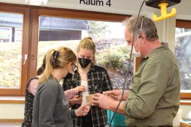 Geballtes Wissen und viel Spaß ums Thema Wildbienen Geballtes Wissen und viel Spaß ums Thema Wildbienen