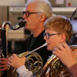 Gemeinsam im Takt: Musikwoche der Zinzendorfschulen begeistert mit ihren Ergebnissen Gemeinsam im Takt: Musikwoche der Zinzendorfschulen begeistert mit ihren Ergebnissen