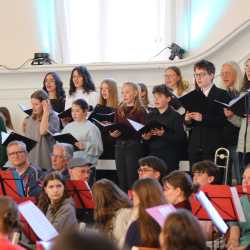 Gemeinsam im Takt: Musikwoche der Zinzendorfschulen begeistert mit ihren Ergebnissen Gemeinsam im Takt: Musikwoche der Zinzendorfschulen begeistert mit ihren Ergebnissen