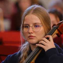 Gemeinsam im Takt: Musikwoche der Zinzendorfschulen begeistert mit ihren Ergebnissen Gemeinsam im Takt: Musikwoche der Zinzendorfschulen begeistert mit ihren Ergebnissen