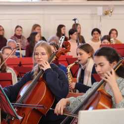 Gemeinsam im Takt: Musikwoche der Zinzendorfschulen begeistert mit ihren Ergebnissen Gemeinsam im Takt: Musikwoche der Zinzendorfschulen begeistert mit ihren Ergebnissen