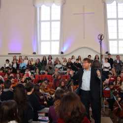 Gemeinsam im Takt: Musikwoche der Zinzendorfschulen begeistert mit ihren Ergebnissen Gemeinsam im Takt: Musikwoche der Zinzendorfschulen begeistert mit ihren Ergebnissen