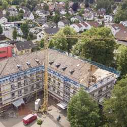 Große Lernlandschaft unter aufgestocktem Dach Große Lernlandschaft unter aufgestocktem Dach