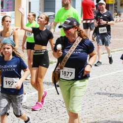 Großes Läuferfeld der Zinzendorfschulen beim Stadtlauf in Villingen Großes Läuferfeld der Zinzendorfschulen beim Stadtlauf in Villingen