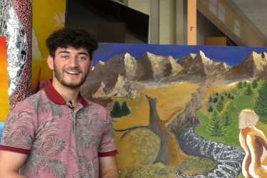Gymnasiast Haroon macht sich Mittwochsgedanken und erklärt seine Kunst-Aufgabe