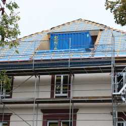 Haus Spangenberg hat wieder einen Dachstuhl Haus Spangenberg hat wieder einen Dachstuhl