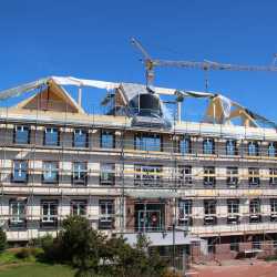 Haus Spangenberg hat wieder einen Dachstuhl Haus Spangenberg hat wieder einen Dachstuhl