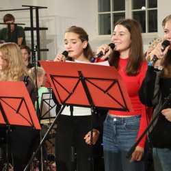 Herz und Herz vereint zusammen – Gemeinsame Musikwoche zweier Zinzendorfschulen Herz und Herz vereint zusammen – Gemeinsame Musikwoche zweier Zinzendorfschulen