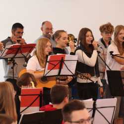 Herz und Herz vereint zusammen – Gemeinsame Musikwoche zweier Zinzendorfschulen Herz und Herz vereint zusammen – Gemeinsame Musikwoche zweier Zinzendorfschulen