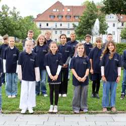 Herzlich Willkommen den neuen Fünftklässlerinnen und Fünftklässlern 2025 Herzlich Willkommen den neuen Fünftklässlerinnen und Fünftklässlern 2025