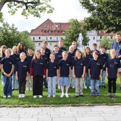 Herzlich Willkommen den neuen Fünftklässlerinnen und Fünftklässlern 2025 Herzlich Willkommen den neuen Fünftklässlerinnen und Fünftklässlern 2025