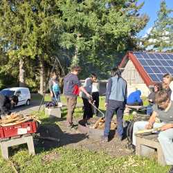 Hüttenwochenende: Drei Tage voller Lachen, Lagerfeuer und echter Gemeinschaft Hüttenwochenende: Drei Tage voller Lachen, Lagerfeuer und echter Gemeinschaft