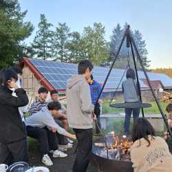 Hüttenwochenende: Drei Tage voller Lachen, Lagerfeuer und echter Gemeinschaft Hüttenwochenende: Drei Tage voller Lachen, Lagerfeuer und echter Gemeinschaft
