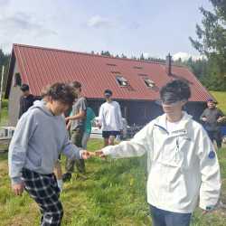 Hüttenwochenende: Drei Tage voller Lachen, Lagerfeuer und echter Gemeinschaft Hüttenwochenende: Drei Tage voller Lachen, Lagerfeuer und echter Gemeinschaft
