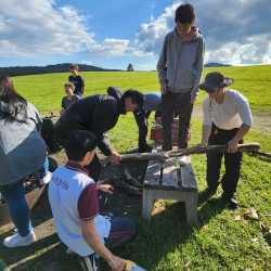 Hüttenwochenende: Drei Tage voller Lachen, Lagerfeuer und echter Gemeinschaft Hüttenwochenende: Drei Tage voller Lachen, Lagerfeuer und echter Gemeinschaft