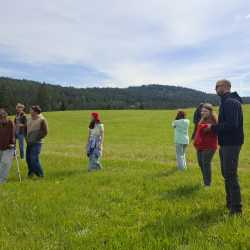 Hüttenwochenende: Drei Tage voller Lachen, Lagerfeuer und echter Gemeinschaft Hüttenwochenende: Drei Tage voller Lachen, Lagerfeuer und echter Gemeinschaft