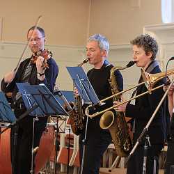 Facettenreiches Konzert der Zinzendorfschulen Facettenreiches Konzert der Zinzendorfschulen
