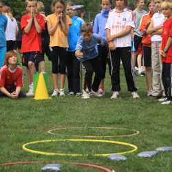 Sportfest mit Wettbewerben und Turnieren in vier Disziplinen Sportfest mit Wettbewerben und Turnieren in vier Disziplinen