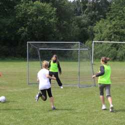 Sportfest mit Wettbewerben und Turnieren in vier Disziplinen Sportfest mit Wettbewerben und Turnieren in vier Disziplinen
